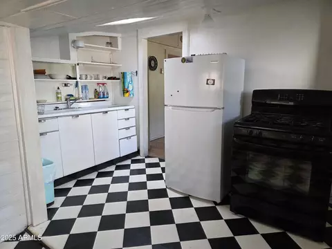 Kitchen - 11 Moon Cyn, Bisbee, AZ 85603 photo 1 of 3