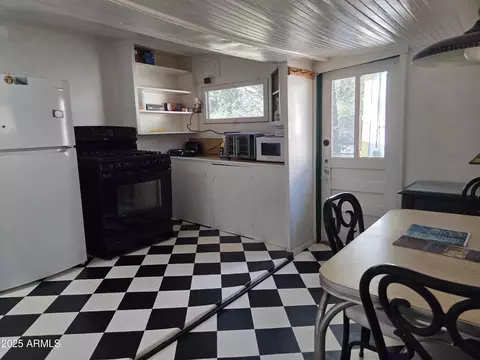 Kitchen - 11 Moon Cyn, Bisbee, AZ 85603 photo 3 of 3