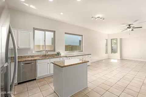 Kitchen - 1663 E Spur St, Gilbert, AZ 85296 photo 3 of 5