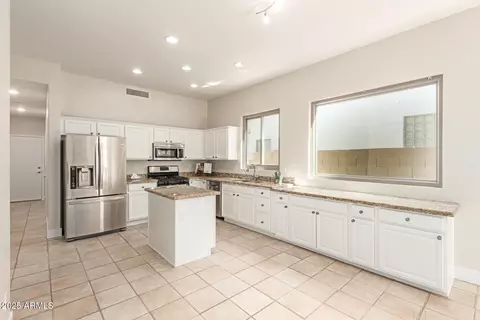 Kitchen - 1663 E Spur St, Gilbert, AZ 85296 photo 2 of 5