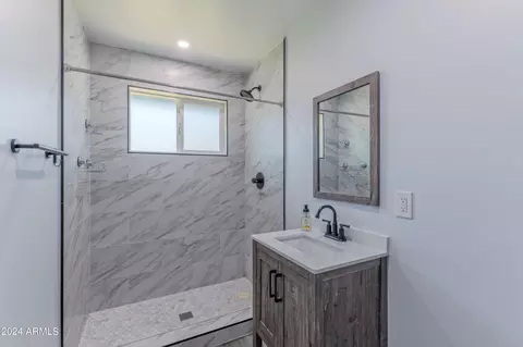 Bath - 6215 N 14th St, Phoenix, AZ 85014 photo 1 of 1