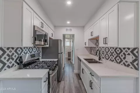 Kitchen - 6215 N 14th St, Phoenix, AZ 85014 photo 1 of 2