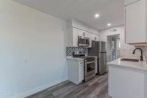 Kitchen - 6215 N 14th St, Phoenix, AZ 85014 photo 2 of 2