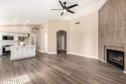 Living - 15431 S 36th Pl, Phoenix, AZ 85044 photo 5 of 5