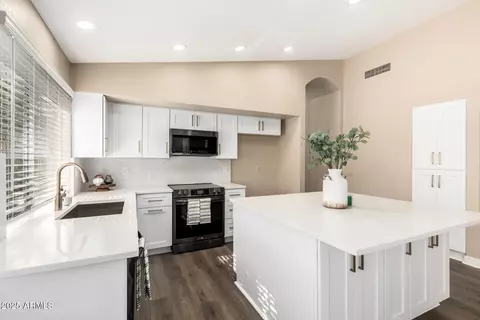 Kitchen - 15431 S 36th Pl, Phoenix, AZ 85044 photo 3 of 4
