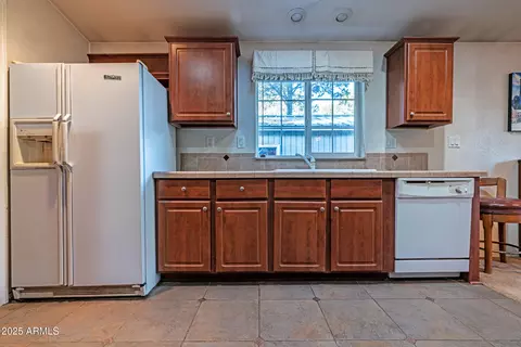 2179 Hackamore Dr, Overgaard, AZ 85933 photo 4