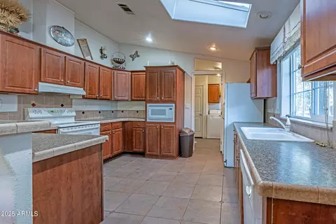 2179 Hackamore Dr, Overgaard, AZ 85933 photo 2