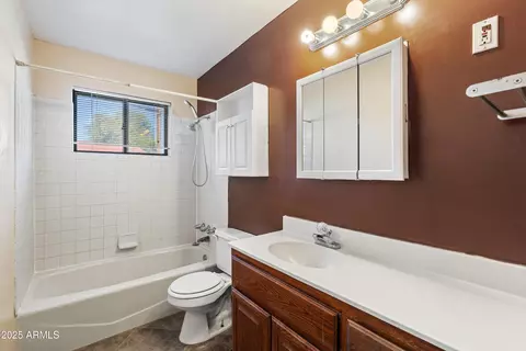 Bath - 304 Echo Ln, Phoenix, AZ 85020 photo 3 of 3