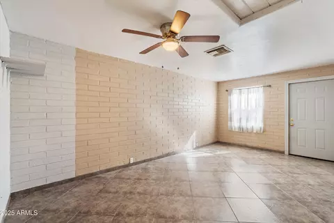 Living - 304 Echo Ln, Phoenix, AZ 85020 photo 3 of 3