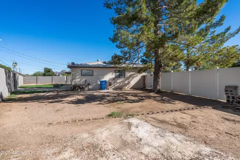 Exterior - 304 Echo Ln, Phoenix, AZ 85020 photo 4 of 5