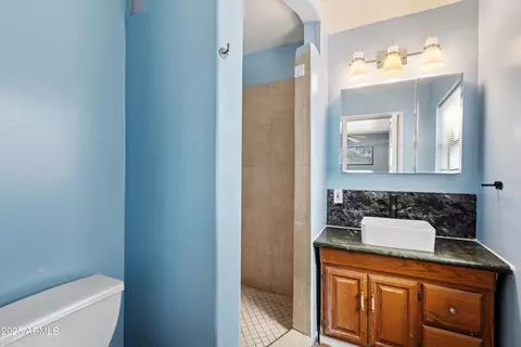 Bath - 304 Echo Ln, Phoenix, AZ 85020 photo 1 of 3