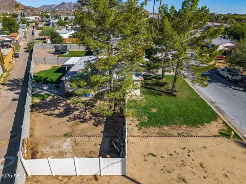 View/Area - 304 Echo Ln, Phoenix, AZ 85020 photo 2 of 6