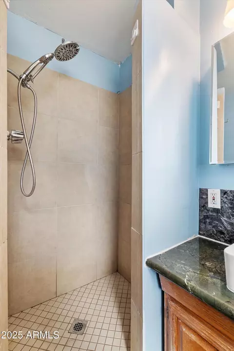 Bath - 304 Echo Ln, Phoenix, AZ 85020 photo 2 of 3