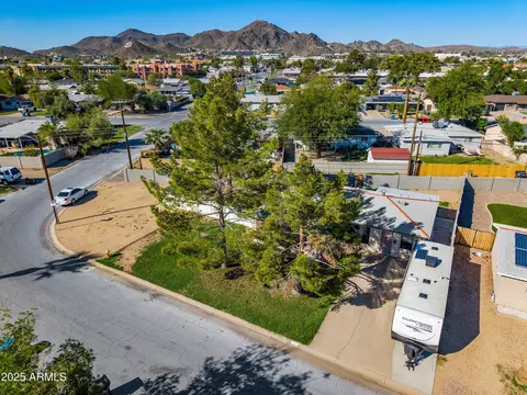 View/Area - 304 Echo Ln, Phoenix, AZ 85020 photo 5 of 6