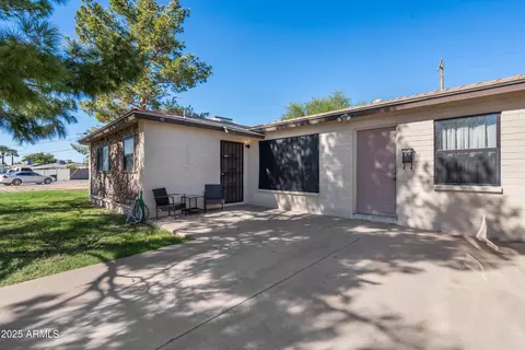 304 Echo Ln, Phoenix, AZ 85020