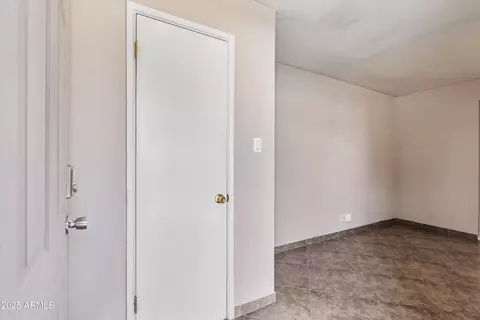 Entry Way - 304 Echo Ln, Phoenix, AZ 85020 photo 1 of 2