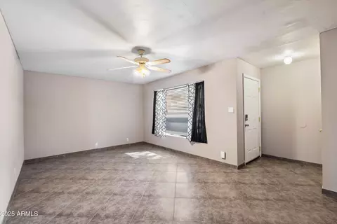 Living - 304 Echo Ln, Phoenix, AZ 85020 photo 1 of 3