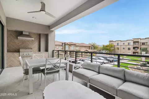 Exterior - 5250 E Deer Valley Dr #240, Phoenix, AZ 85054 photo 2 of 5