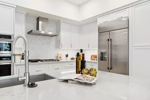 Kitchen - 5250 E Deer Valley Dr #240, Phoenix, AZ 85054 photo 5 of 8