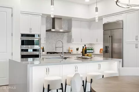 Kitchen - 5250 E Deer Valley Dr #240, Phoenix, AZ 85054 photo 4 of 8
