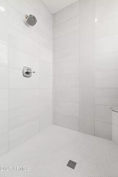 Bath - 5250 E Deer Valley Dr #240, Phoenix, AZ 85054 photo 2 of 2