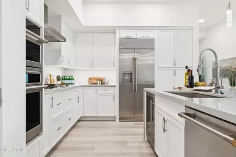 Kitchen - 5250 E Deer Valley Dr #240, Phoenix, AZ 85054 photo 1 of 8