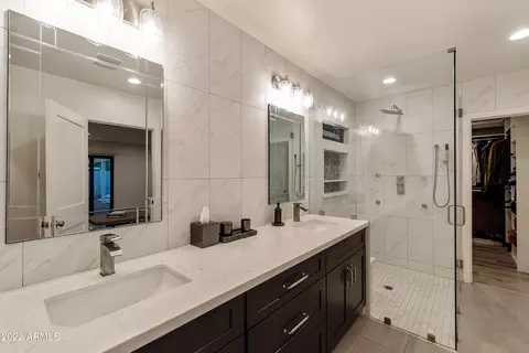 Bath - 2519 E Pierson St, Phoenix, AZ 85016 photo 1 of 6