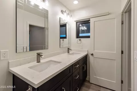 Bath - 2519 E Pierson St, Phoenix, AZ 85016 photo 4 of 6