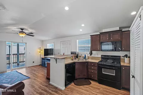 1371 E 4th Ave #145, Apache Junction, AZ 85119
