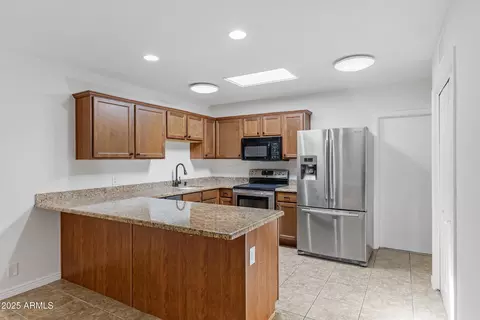 Kitchen - 6531 N 16th Dr, Phoenix, AZ 85015 photo 2 of 4