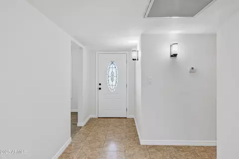 Entry Way - 6531 N 16th Dr, Phoenix, AZ 85015 photo 2 of 4