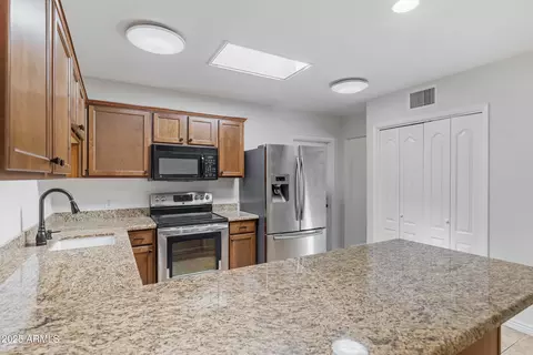Kitchen - 6531 N 16th Dr, Phoenix, AZ 85015 photo 4 of 4