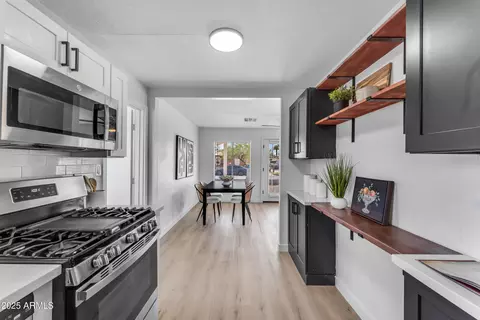 Entry Way - 1518 E Pierce St, Phoenix, AZ 85006 photo 1 of 2