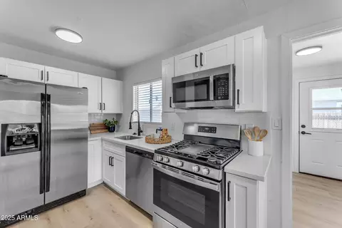 Kitchen - 1518 E Pierce St, Phoenix, AZ 85006 photo 3 of 4