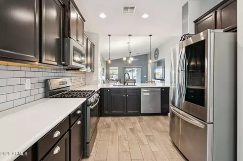 Kitchen - 7665 S Stuart Ave, Gilbert, AZ 85298 photo 4 of 5