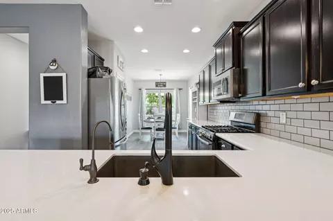 Kitchen - 7665 S Stuart Ave, Gilbert, AZ 85298 photo 3 of 5