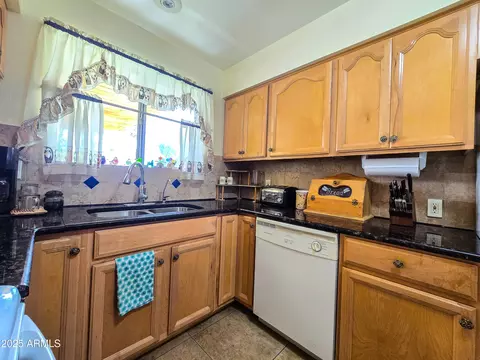 6013 W Avalon Dr, Phoenix, AZ 85033 photo 27