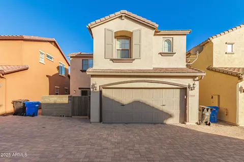 Exterior - 3964 E Cat Balue Dr, Phoenix, AZ 85050 photo 2 of 3