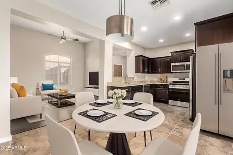 3964 E Cat Balue Dr, Phoenix, AZ 85050