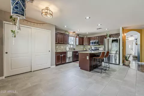 Kitchen - 3010 E Shady Spring Trl, Phoenix, AZ 85024 photo 8 of 8