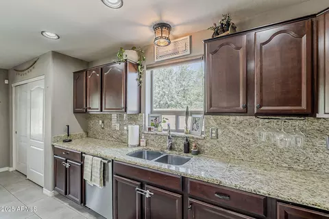 Kitchen - 3010 E Shady Spring Trl, Phoenix, AZ 85024 photo 5 of 8