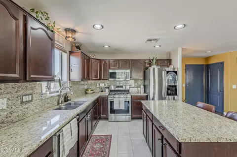 Kitchen - 3010 E Shady Spring Trl, Phoenix, AZ 85024 photo 6 of 8