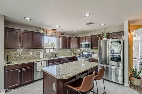 Kitchen - 3010 E Shady Spring Trl, Phoenix, AZ 85024 photo 2 of 8
