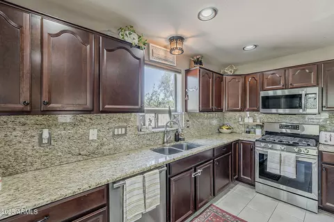 Kitchen - 3010 E Shady Spring Trl, Phoenix, AZ 85024 photo 7 of 8