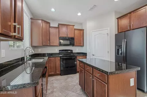Kitchen - 5904 S 35th Pl, Phoenix, AZ 85040 photo 2 of 2