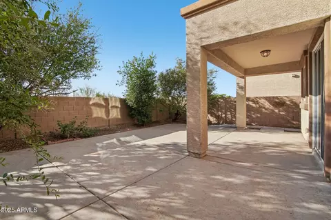 Exterior - 5904 S 35th Pl, Phoenix, AZ 85040 photo 4 of 5