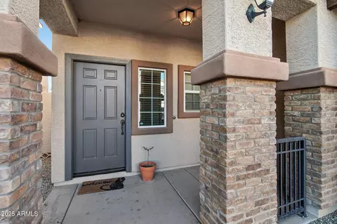 Exterior - 5904 S 35th Pl, Phoenix, AZ 85040 photo 3 of 5