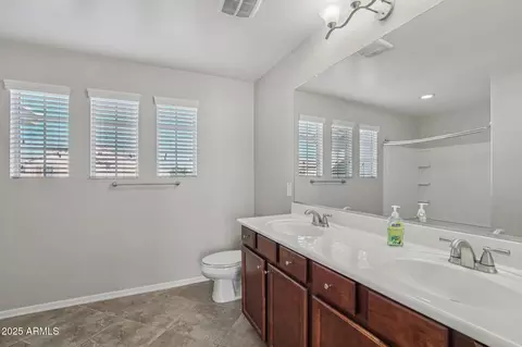 Entry Way - 5904 S 35th Pl, Phoenix, AZ 85040 photo 3 of 4