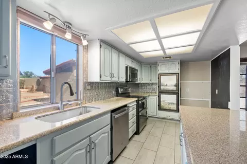 Kitchen - 13640 E Williams Field Rd, Gilbert, AZ 85295 photo 2 of 3