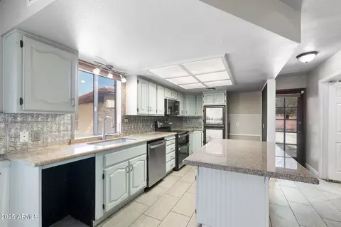 Kitchen - 13640 E Williams Field Rd, Gilbert, AZ 85295 photo 1 of 3